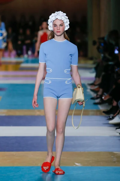 Look 14